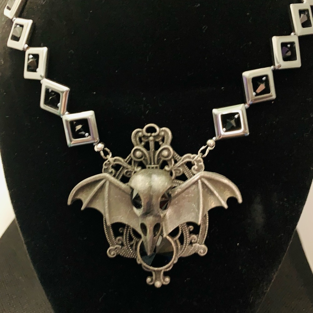 GOTHIC NECKLACE - Picture 3 of 3